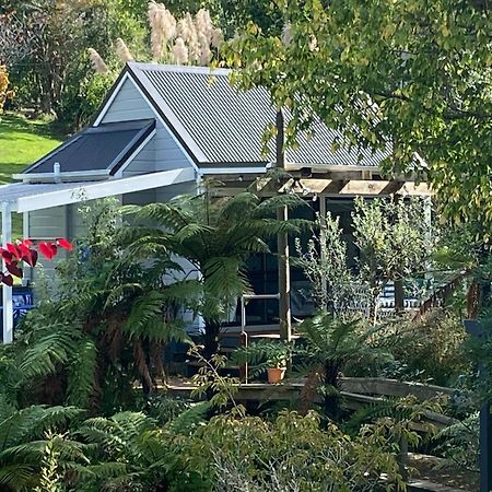 Superb Studio Retreat With Spa, Pool & Bbq Access Whanganui Exterior foto